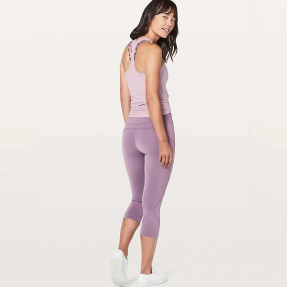 Lululemon In Movement Crop *Everlux 19" size 2 - Picture 2 of 6